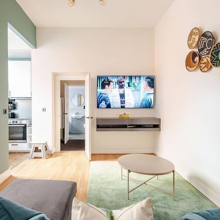 Stylish Flat In Central Location With Free Parking Swindon Dış mekan fotoğraf