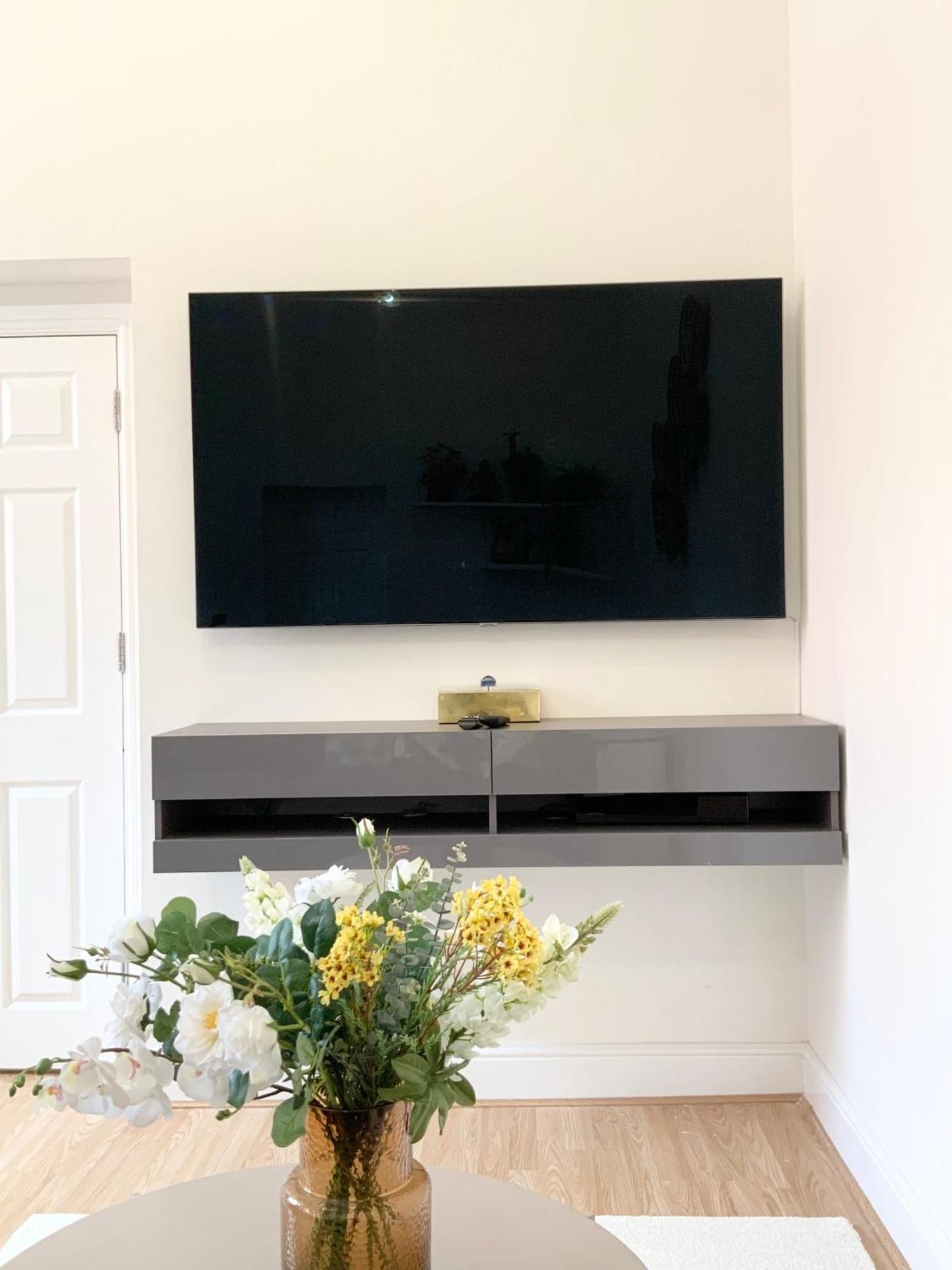 Stylish Flat In Central Location With Free Parking Swindon Dış mekan fotoğraf
