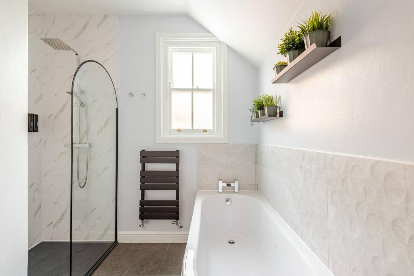 Stylish Flat In Central Location With Free Parking Swindon Dış mekan fotoğraf