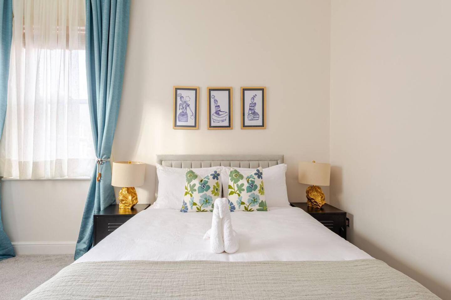 Stylish Flat In Central Location With Free Parking Swindon Dış mekan fotoğraf