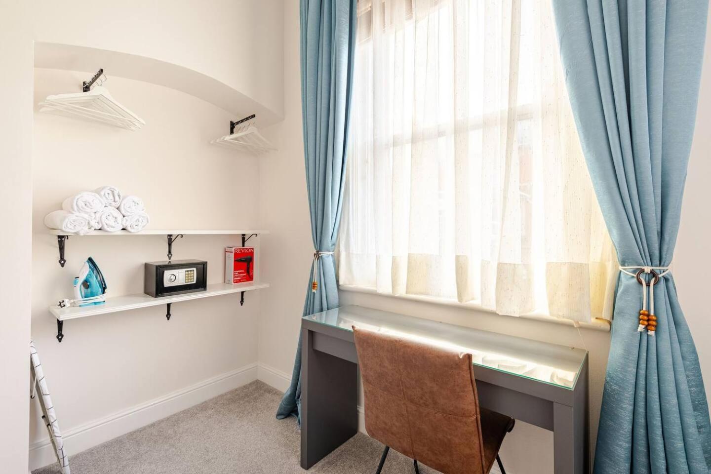 Stylish Flat In Central Location With Free Parking Swindon Dış mekan fotoğraf