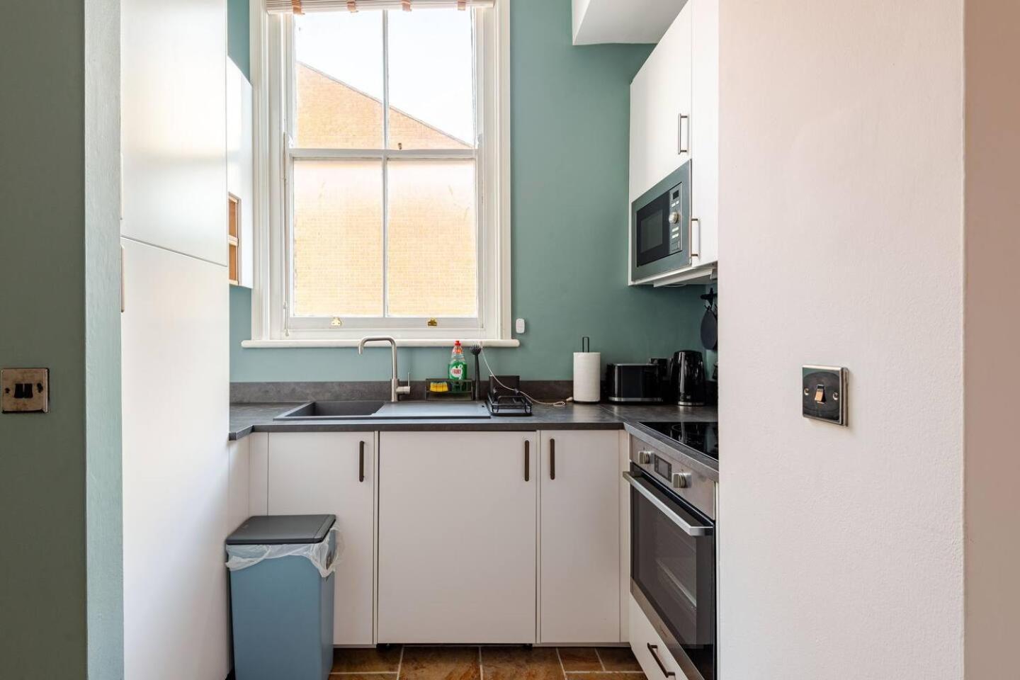 Stylish Flat In Central Location With Free Parking Swindon Dış mekan fotoğraf